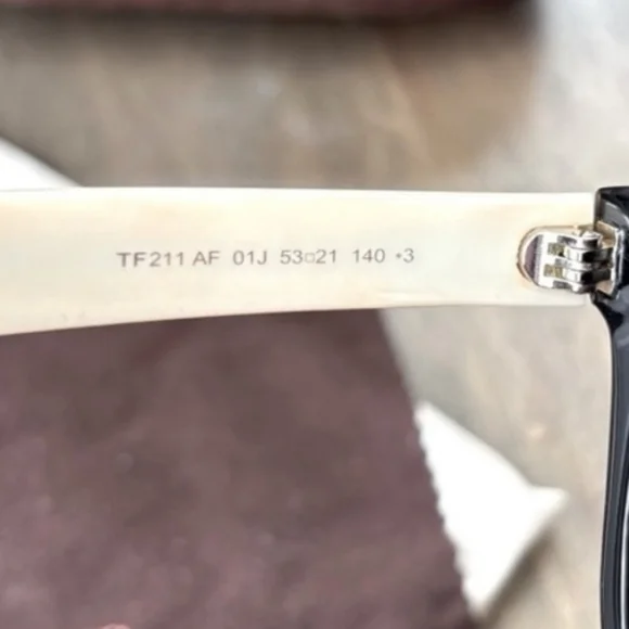 Tom Ford Sunglasses Black With Ivory Colored Arms, Gold Accents, Made In Italy - Picture 10 of 11